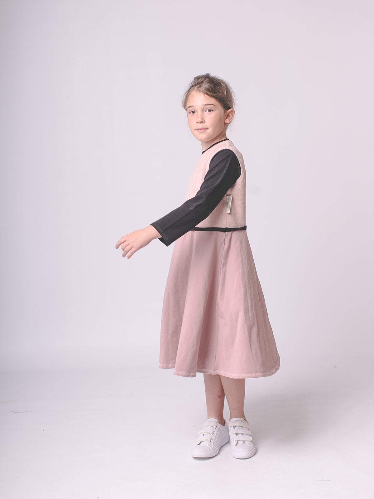 VESTIDO DE NIÑA COLOR ROSA NUDE