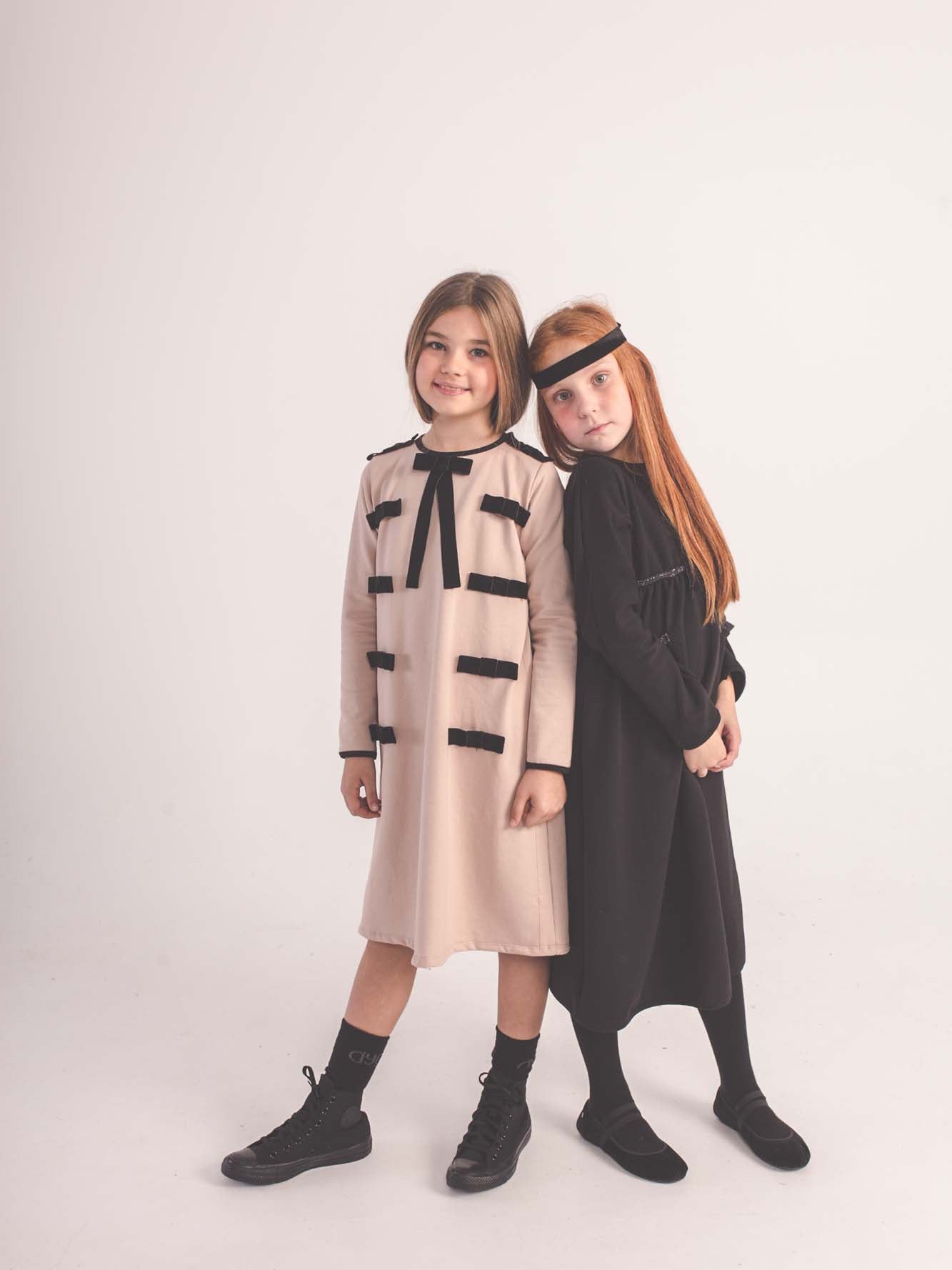VESTIDO FELPA BEIGE CON TERCIOPELO NEGRO