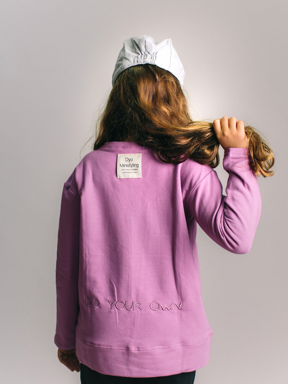 FELPA LILA BOLSILLO BORDADO LOGO