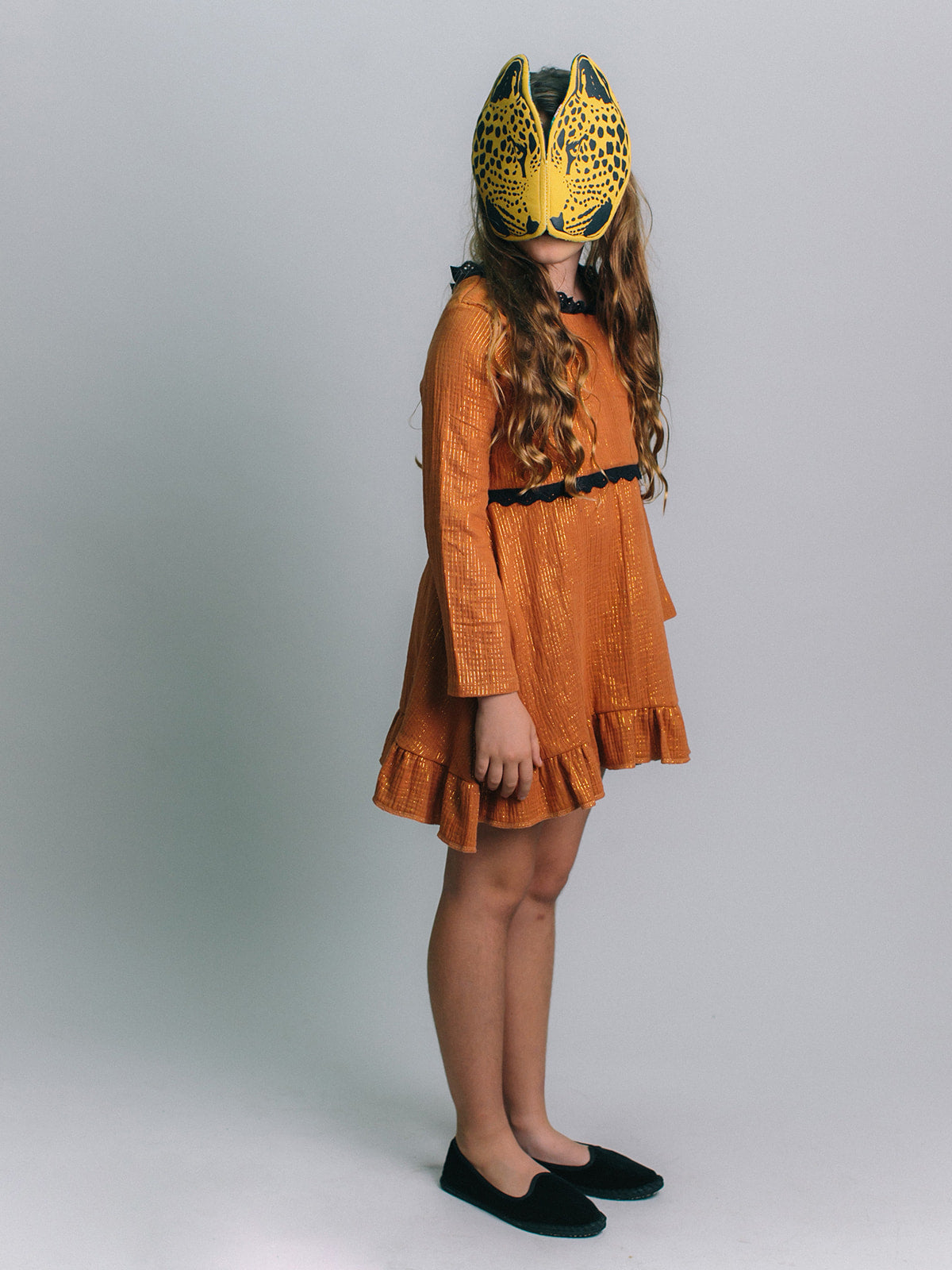 VESTIDO CARAMELO BRILLO