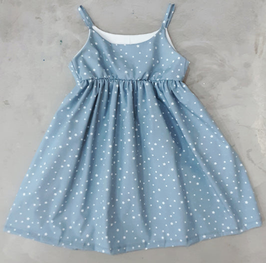 VESTIDO NIÑA  AZUL CLARITO  ESTRELLAS BLANCAS .