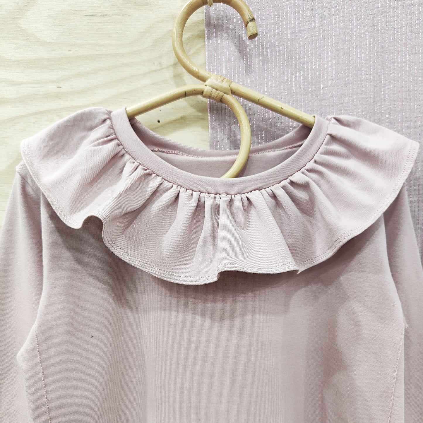 CAMISETA ROSA MANGA LARGA CUELLO