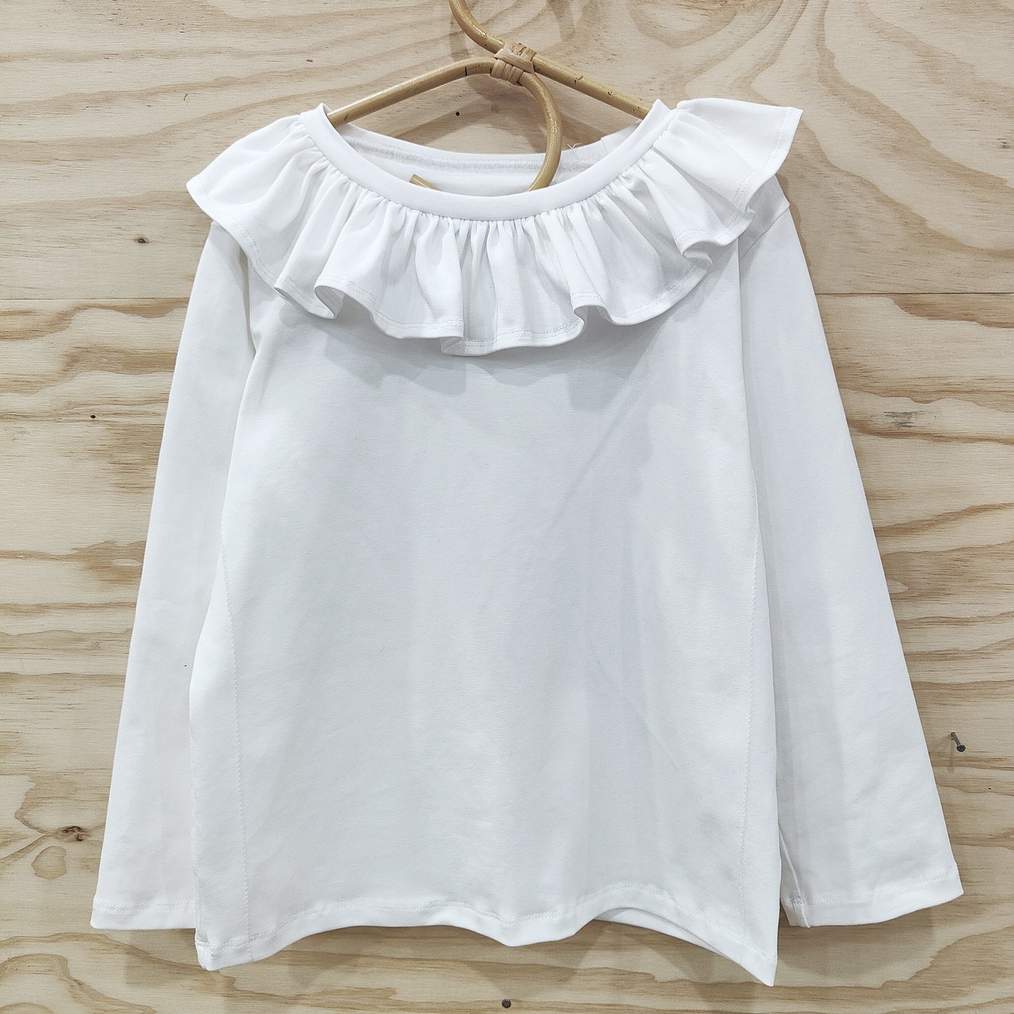 CAMISETA BLANCA MANGA LARGA CUELLO