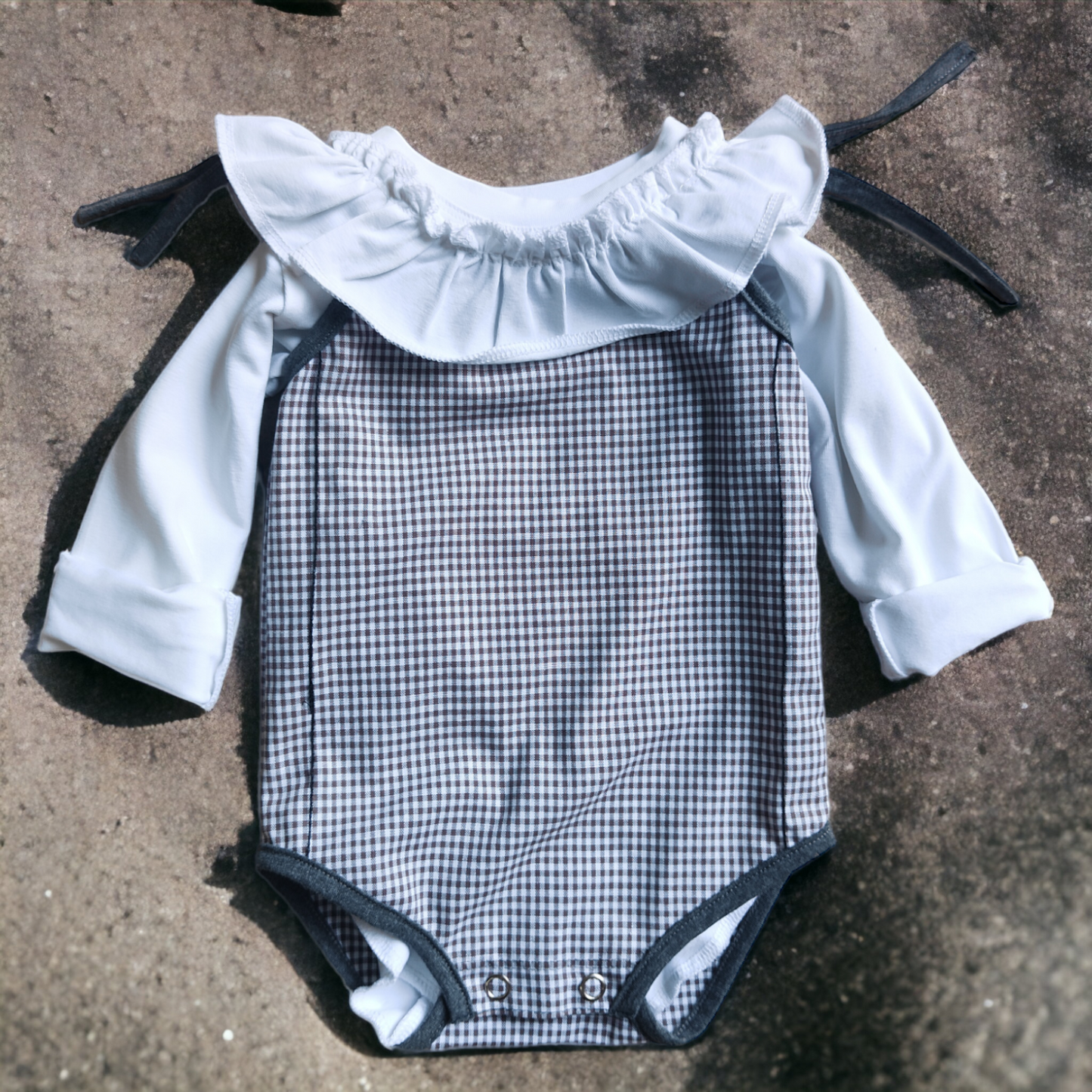 BODY BEBÉ BLANCO CON CUELLO VOLANTE