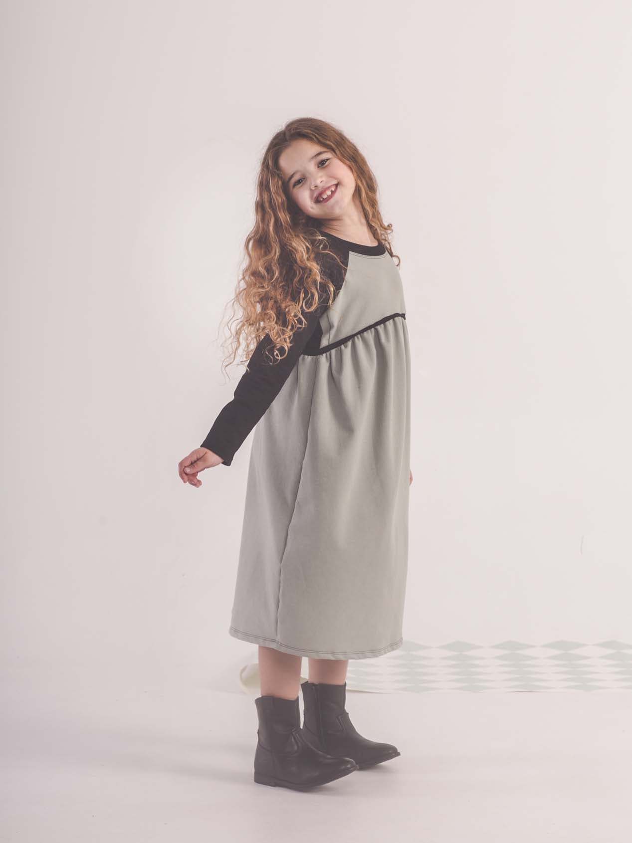 Moda sostenible- moda infantil- ropa niños y niñas- ropa bebé- primera puesta- vestido niña- chándal niño y niña- sudadera niño y niña - felpa niño y niña- moda española- moda infantil española-tiendas bonitas valencia- tienda moda infantil valencia- ropa moderna niño y niña-abrigo niño y niña- tienda ropa infantil- tienda de ropa bebé- vestido bebé-comunión- alergia niño y niña- tejido ecológico- pieles sensibles y atópicas- influencers- tendencia niños y niñas- ropa moderna- ropa con estilo