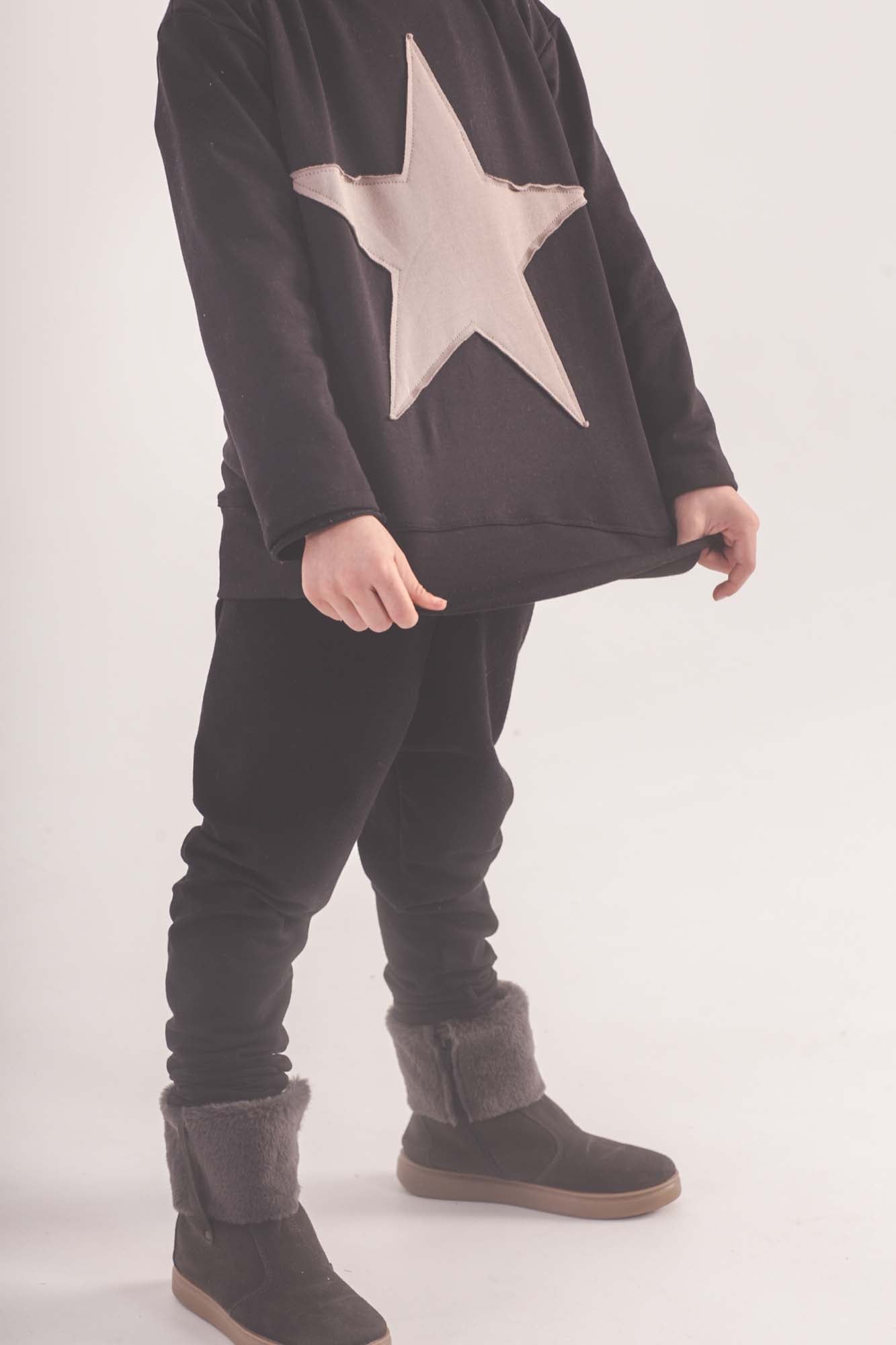 Moda sostenible- moda infantil- ropa niños y niñas- ropa bebé- primera puesta- vestido niña- chándal niño y niña- sudadera niño y niña - felpa niño y niña- moda española- moda infantil española-tiendas bonitas valencia- tienda moda infantil valencia- ropa moderna niño y niña-abrigo niño y niña- tienda ropa infantil- tienda de ropa bebé- vestido bebé-comunión- alergia niño y niña- tejido ecológico- pieles sensibles y atópicas- influencers- tendencia niños y niñas- ropa moderna- ropa con estilo-sudadera niños
