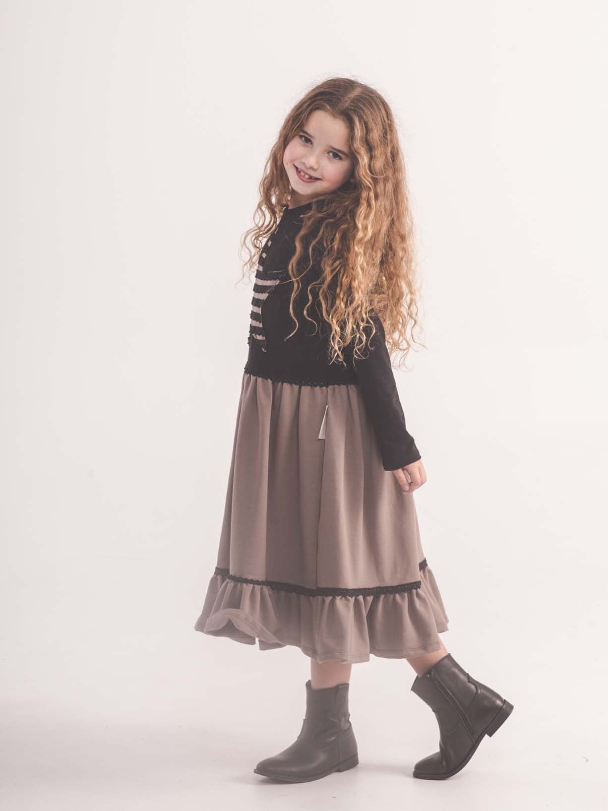 Moda sostenible- moda infantil- ropa niños y niñas- ropa bebé- primera puesta- vestido niña- chándal niño y niña- sudadera niño y niña - felpa niño y niña- moda española- moda infantil española-tiendas bonitas valencia- tienda moda infantil valencia- ropa moderna niño y niña-abrigo niño y niña- tienda ropa infantil- tienda de ropa bebé- vestido bebé-comunión- alergia niño y niña- tejido ecológico- pieles sensibles y atópicas- influencers- tendencia niños y niñas- ropa moderna- ropa con estilo