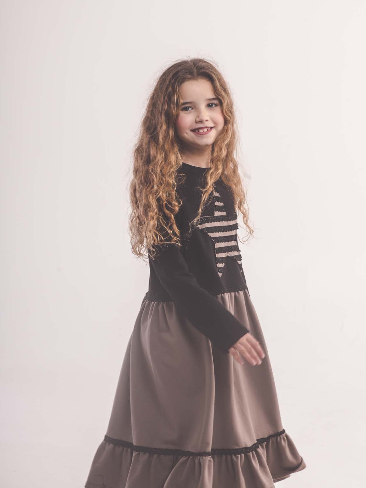 Moda sostenible- moda infantil- ropa niños y niñas- ropa bebé- primera puesta- vestido niña- chándal niño y niña- sudadera niño y niña - felpa niño y niña- moda española- moda infantil española-tiendas bonitas valencia- tienda moda infantil valencia- ropa moderna niño y niña-abrigo niño y niña- tienda ropa infantil- tienda de ropa bebé- vestido bebé-comunión- alergia niño y niña- tejido ecológico- pieles sensibles y atópicas- influencers- tendencia niños y niñas- ropa moderna- ropa con estilo