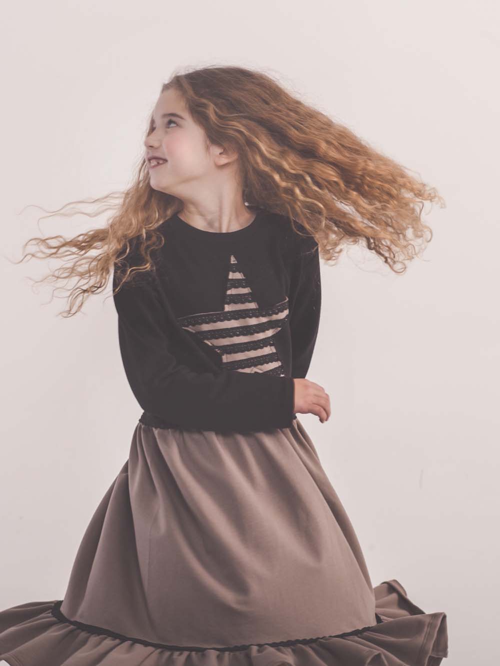 Moda sostenible- moda infantil- ropa niños y niñas- ropa bebé- primera puesta- vestido niña- chándal niño y niña- sudadera niño y niña - felpa niño y niña- moda española- moda infantil española-tiendas bonitas valencia- tienda moda infantil valencia- ropa moderna niño y niña-abrigo niño y niña- tienda ropa infantil- tienda de ropa bebé- vestido bebé-comunión- alergia niño y niña- tejido ecológico- pieles sensibles y atópicas- influencers- tendencia niños y niñas- ropa moderna- ropa con estilo
