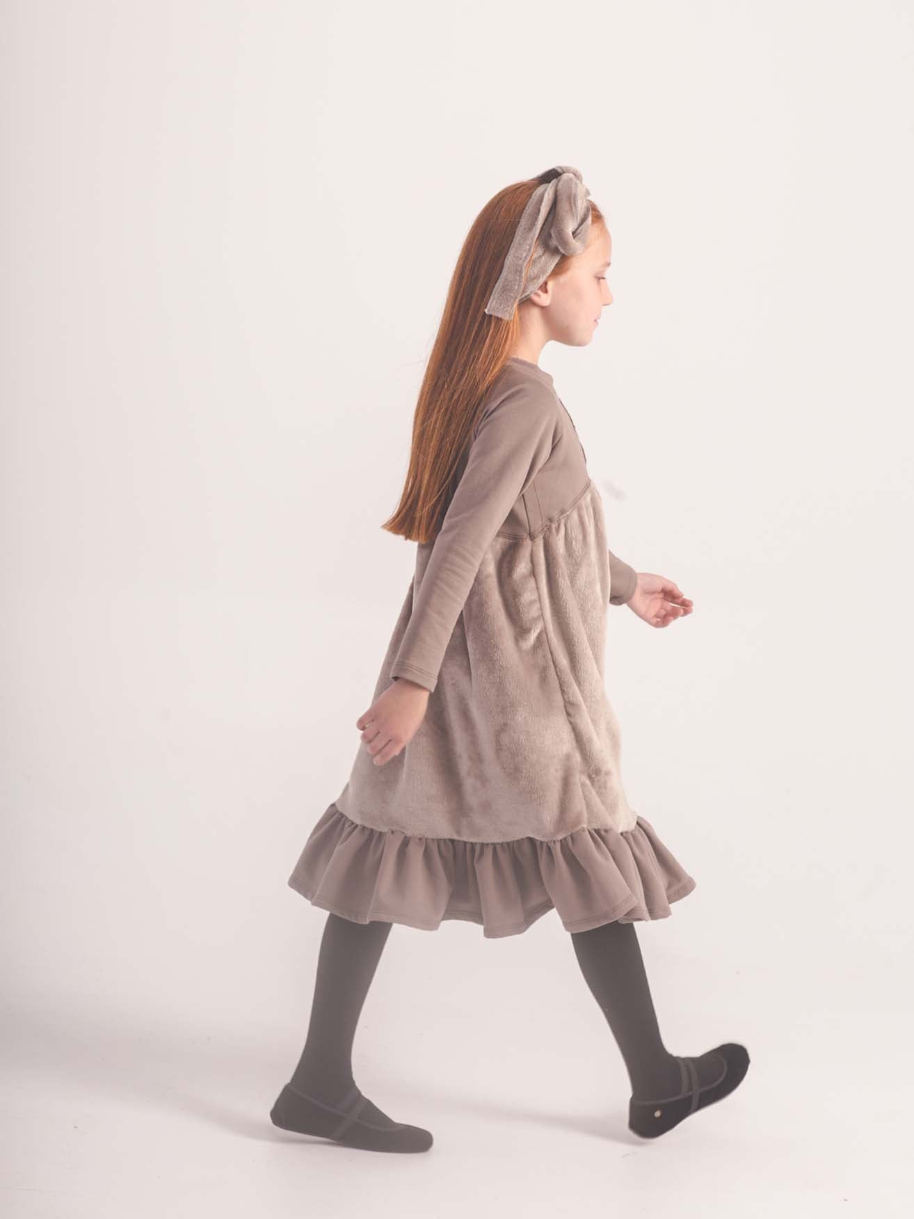 Moda sostenible- moda infantil- ropa niños y niñas- ropa bebé- primera puesta- vestido niña- chándal niño y niña- sudadera niño y niña - felpa niño y niña- moda española- moda infantil española-tiendas bonitas valencia- tienda moda infantil valencia- ropa moderna niño y niña-abrigo niño y niña- tienda ropa infantil- tienda de ropa bebé- vestido bebé-comunión- alergia niño y niña- tejido ecológico- pieles sensibles y atópicas- influencers- tendencia niños y niñas- ropa moderna- ropa con estilo
