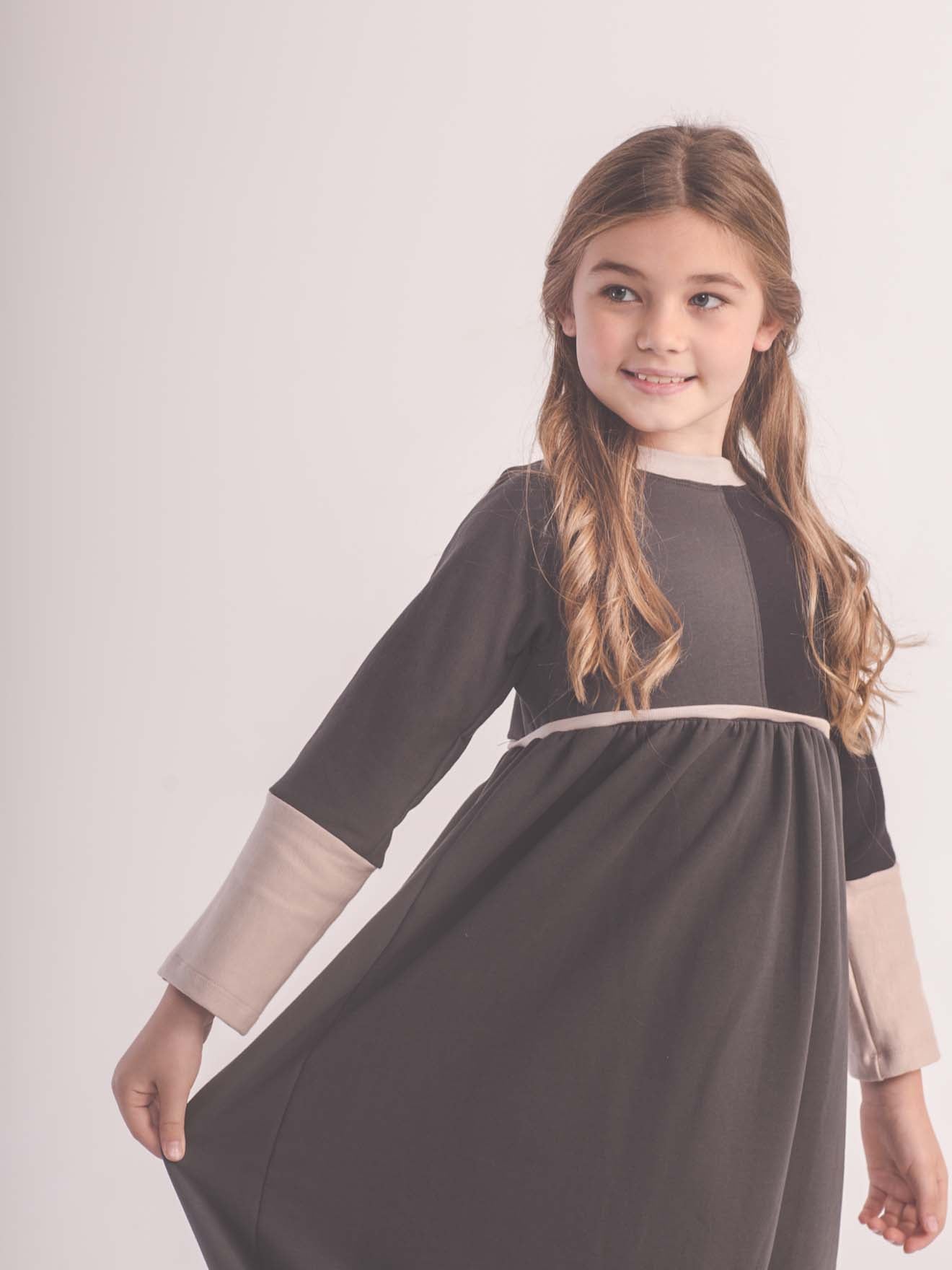 Moda sostenible- moda infantil- ropa niños y niñas- ropa bebé- primera puesta- vestido niña- chándal niño y niña- sudadera niño y niña - felpa niño y niña- moda española- moda infantil española-tiendas bonitas valencia- tienda moda infantil valencia- ropa moderna niño y niña-abrigo niño y niña- tienda ropa infantil- tienda de ropa bebé- vestido bebé-comunión- alergia niño y niña- tejido ecológico- pieles sensibles y atópicas- influencers- tendencia niños y niñas- ropa moderna- ropa con estilo