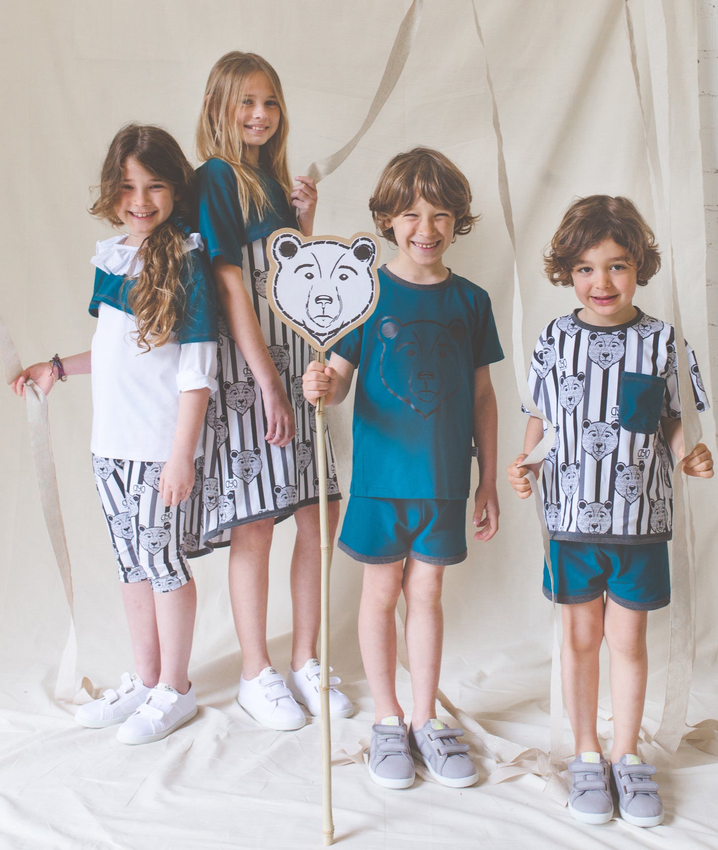 Moda sostenible- moda infantil- ropa niños y niñas- ropa bebé- primera puesta- vestido niña- chándal niño y niña- sudadera niño y niña - felpa niño y niña- moda española- moda infantil española-tiendas bonitas valencia- tienda moda infantil valencia- ropa moderna niño y niña-abrigo niño y niña- tienda ropa infantil- tienda de ropa bebé- vestido bebé-comunión- alergia niño y niña- tejido ecológico- pieles sensibles y atópicas- influencers- tendencia niños y niñas- ropa moderna- ropa con estilo- camiseta niño