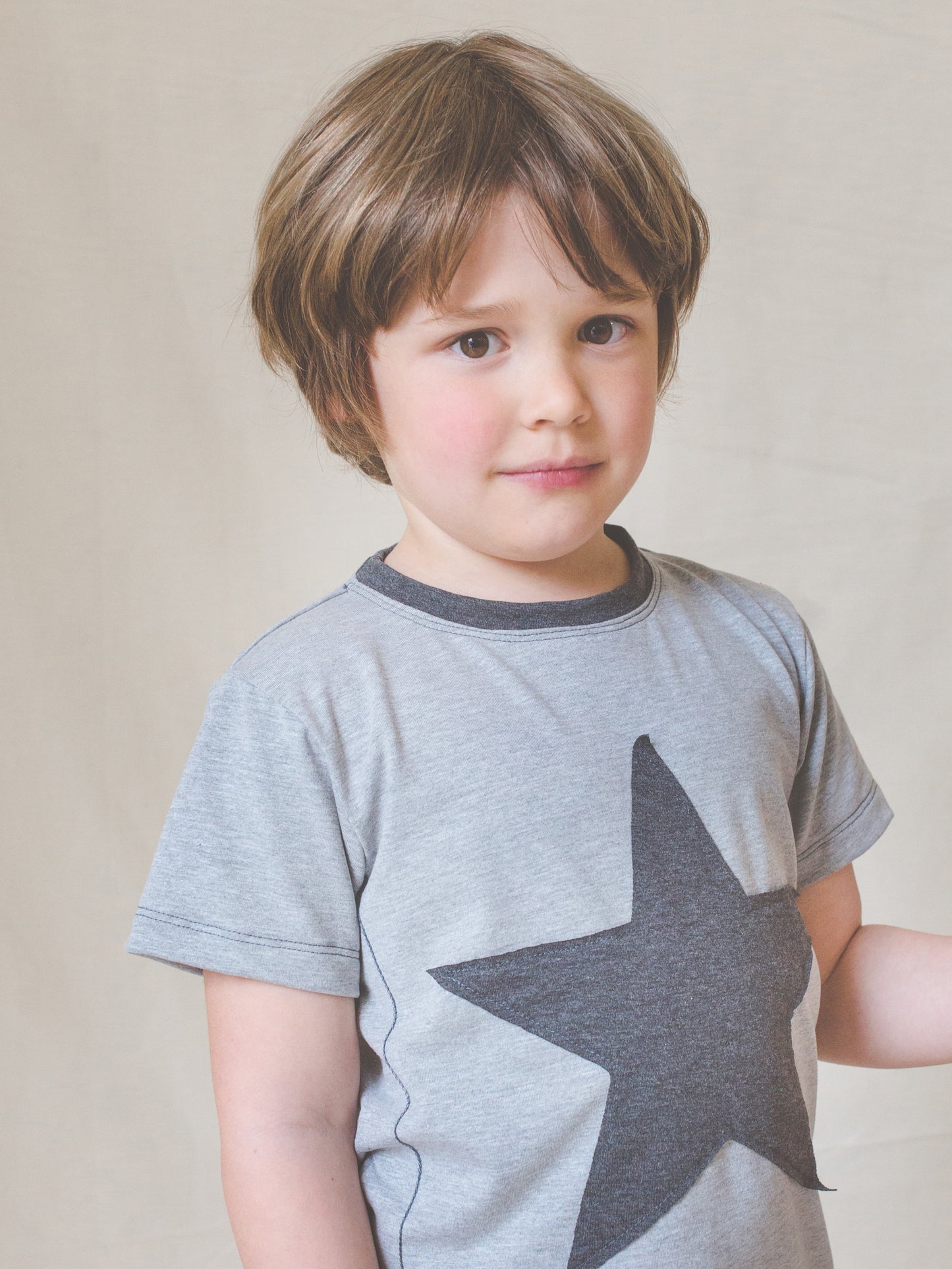 Moda sostenible- moda infantil- ropa niños y niñas- ropa bebé- primera puesta- vestido niña- chándal niño y niña- sudadera niño y niña - felpa niño y niña- moda española- moda infantil española-tiendas bonitas valencia- tienda moda infantil valencia- ropa moderna niño y niña-abrigo niño y niña- tienda ropa infantil- tienda de ropa bebé- vestido bebé-comunión- alergia niño y niña- tejido ecológico- pieles sensibles y atópicas- influencers- tendencia niños y niñas- ropa moderna- ropa con estilo- camiseta niño