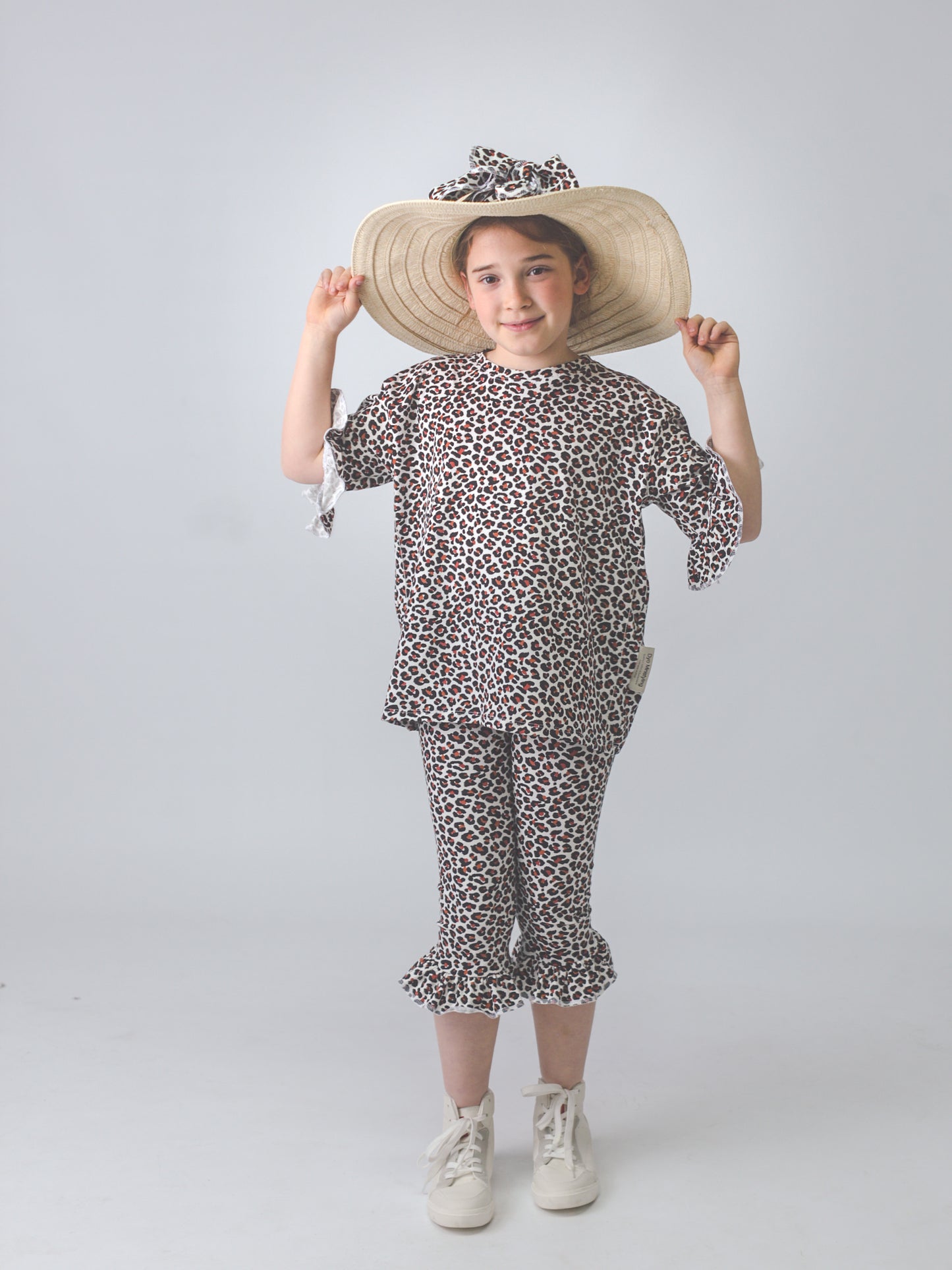 Moda sostenible- moda infantil- ropa niños y niñas- ropa bebé- primera puesta- vestido niña- chándal niño y niña- sudadera niño y niña - felpa niño y niña- moda española- moda infantil española-tiendas bonitas valencia- tienda moda infantil valencia- ropa moderna niño y niña-abrigo niño y niña- tienda ropa infantil- tienda de ropa bebé- vestido bebé-comunión- alergia niño y niña- tejido ecológico- pieles sensibles y atópicas- influencers- tendencia niños y niñas- ropa moderna- ropa con estilo-camiseta niña