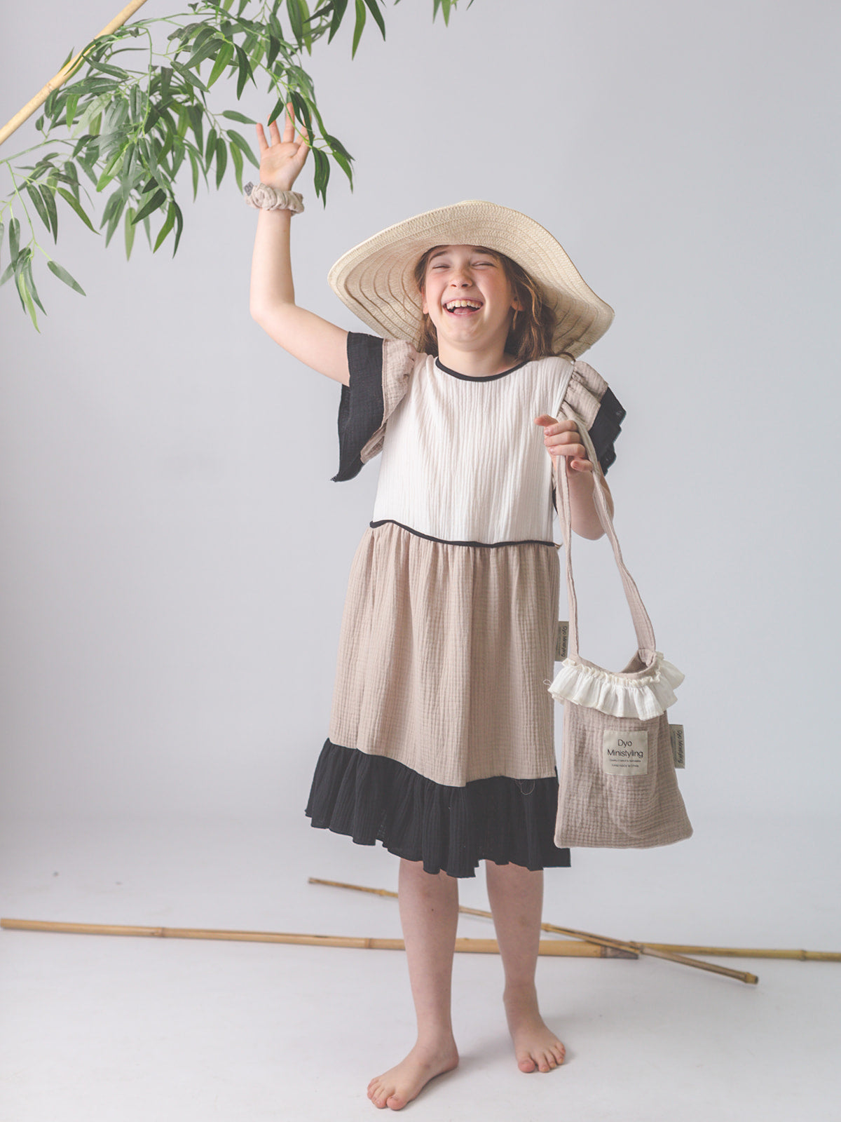 Moda sostenible- moda infantil- ropa niños y niñas- ropa bebé- primera puesta- vestido niña- chándal niño y niña- sudadera niño y niña - felpa niño y niña- moda española- moda infantil española-tiendas bonitas valencia- tienda moda infantil valencia- ropa moderna niño y niña-abrigo niño y niña- tienda ropa infantil- tienda de ropa bebé- vestido bebé-comunión- alergia niño y niña- tejido ecológico- pieles sensibles y atópicas- influencers- tendencia niños y niñas- ropa moderna- ropa con estilo-bolso niña