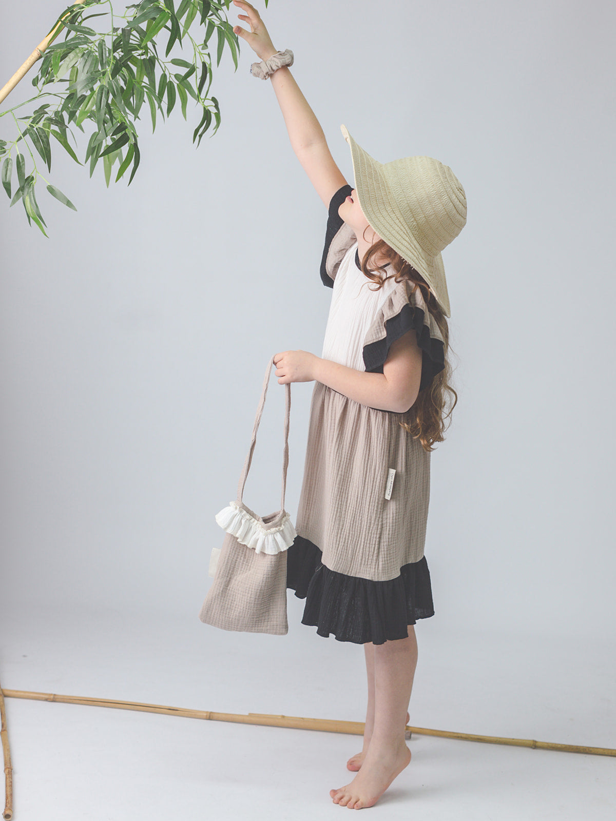 Moda sostenible- moda infantil- ropa niños y niñas- ropa bebé- primera puesta- vestido niña- chándal niño y niña- sudadera niño y niña - felpa niño y niña- moda española- moda infantil española-tiendas bonitas valencia- tienda moda infantil valencia- ropa moderna niño y niña-abrigo niño y niña- tienda ropa infantil- tienda de ropa bebé- vestido bebé-comunión- alergia niño y niña- tejido ecológico- pieles sensibles y atópicas- influencers- tendencia niños y niñas- ropa moderna- ropa con estilo-chándal bebé