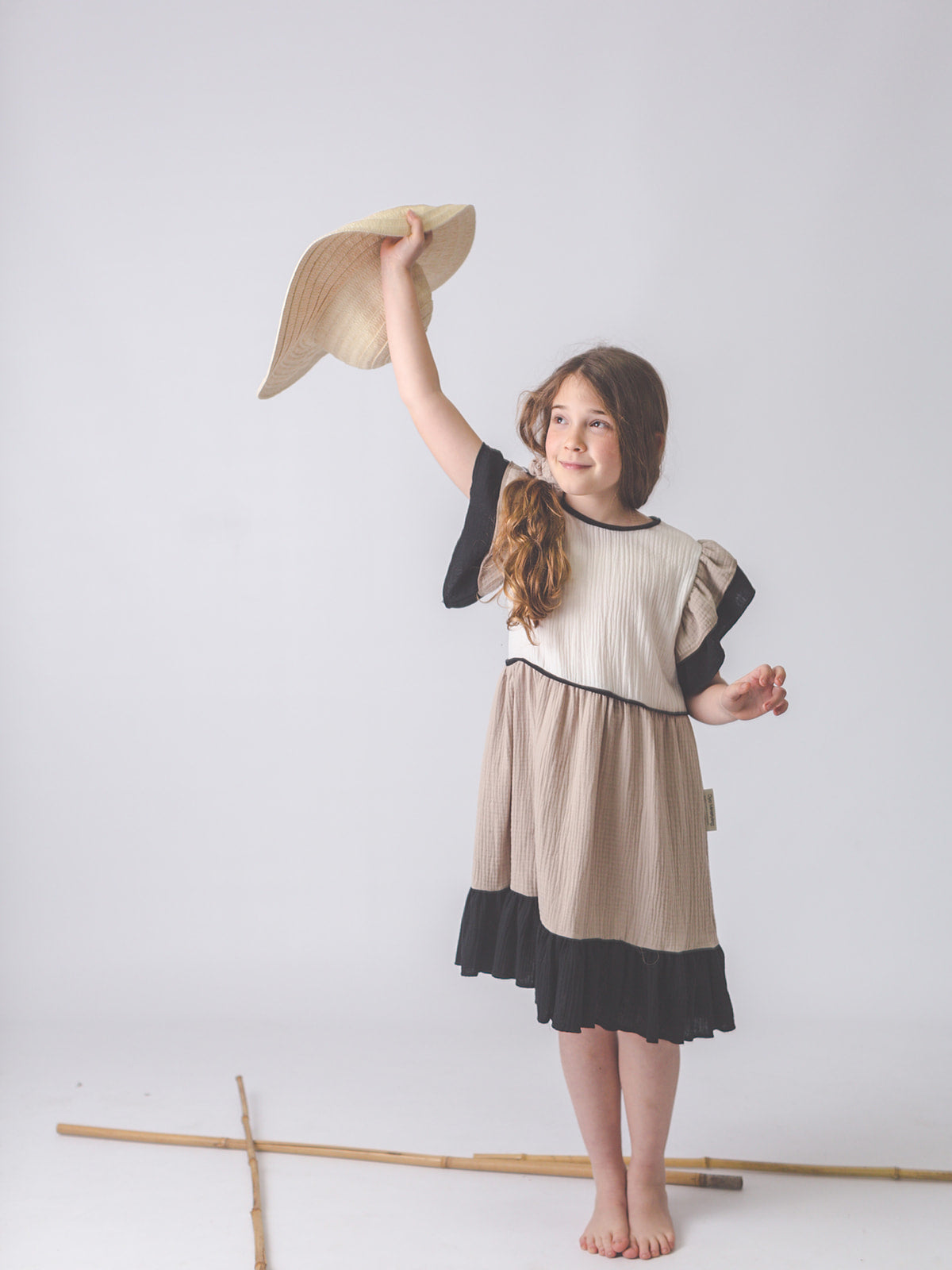 Moda sostenible- moda infantil- ropa niños y niñas- ropa bebé- primera puesta- vestido niña- chándal niño y niña- sudadera niño y niña - felpa niño y niña- moda española- moda infantil española-tiendas bonitas valencia- tienda moda infantil valencia- ropa moderna niño y niña-abrigo niño y niña- tienda ropa infantil- tienda de ropa bebé- vestido bebé-comunión- alergia niño y niña- tejido ecológico- pieles sensibles y atópicas- influencers- tendencia niños y niñas- ropa moderna- ropa con estilo-chándal bebé