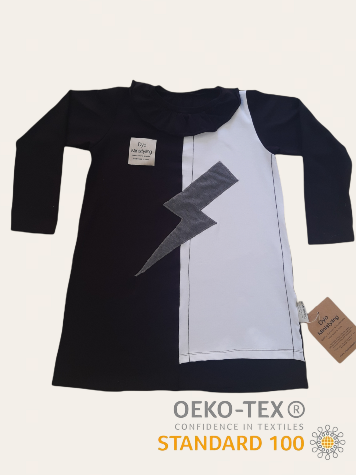 Vestido infantil blanco y negro/ Diseño sostenible y ecológico/ Moda infantil