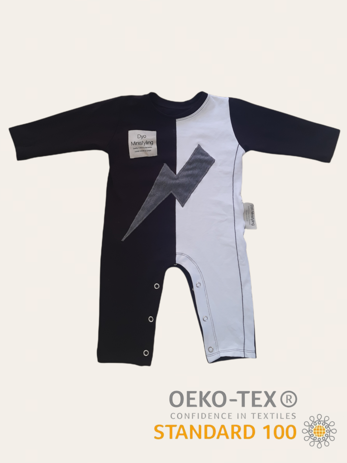 Peto infantil blanco y negro/ Diseño sostenible y ecológico/ Moda infantil