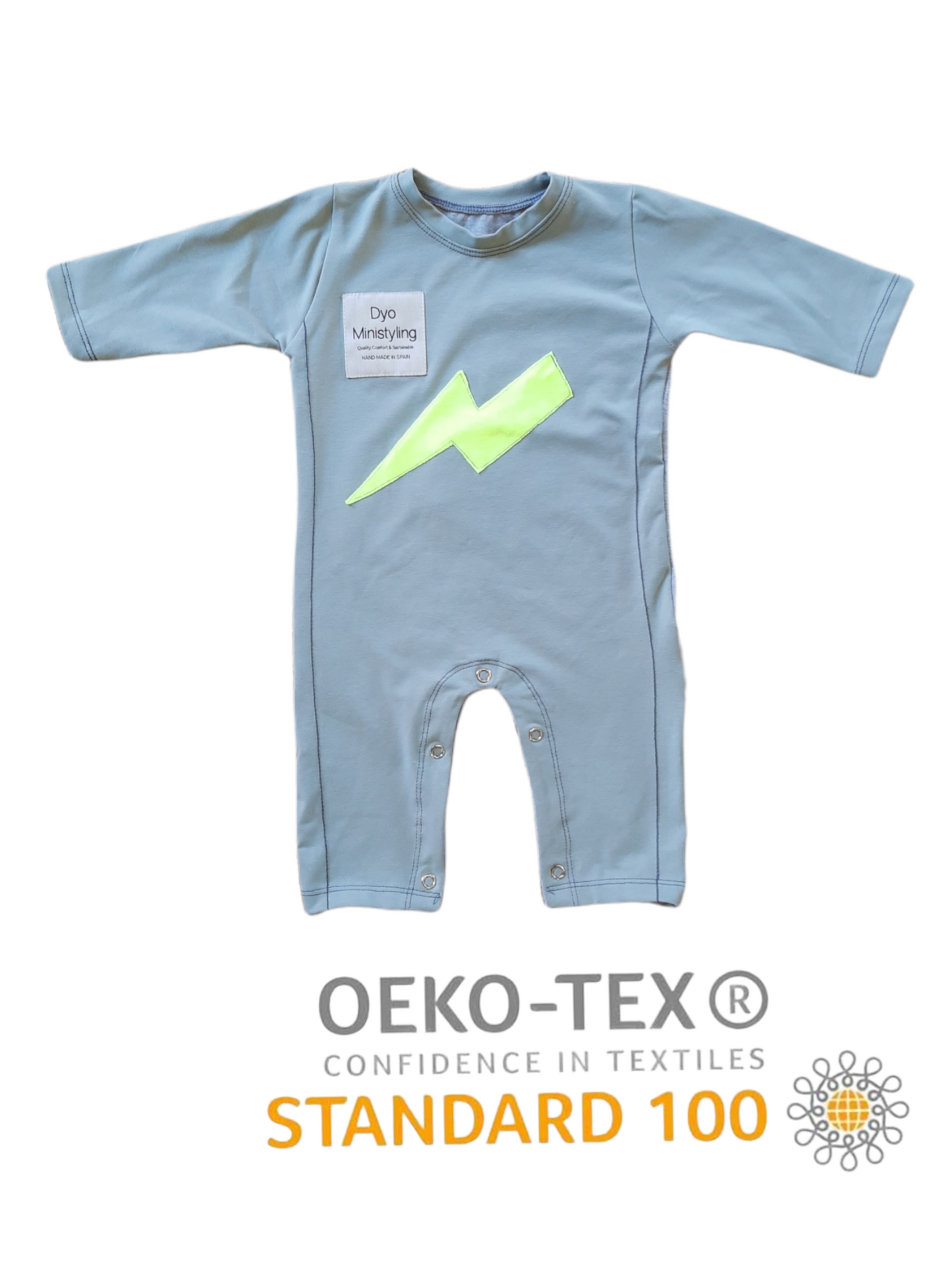Peto infantil gris y verde/ Diseño sostenible y ecológico/ Moda infantil