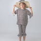 Moda sostenible- moda infantil- ropa niños y niñas- ropa bebé- primera puesta- vestido niña- chándal niño y niña- sudadera niño y niña - felpa niño y niña- moda española- moda infantil española-tiendas bonitas valencia- tienda moda infantil valencia- ropa moderna niño y niña-abrigo niño y niña- tienda ropa infantil- tienda de ropa bebé- vestido bebé-comunión- alergia niño y niña- tejido ecológico- pieles sensibles y atópicas- influencers- tendencia niños y niñas- ropa moderna- ropa con estilo-camiseta niña